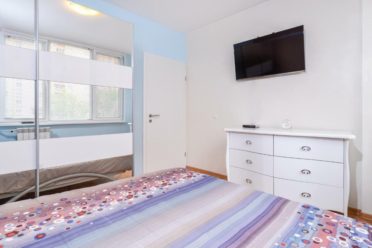 Comfortable One Bedroom Apartment In A Lively Area | Zona B5 | Russian Square Sofia Exterior photo