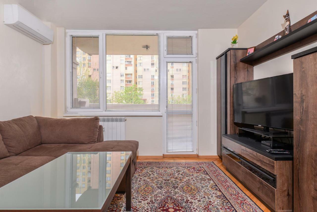 Comfortable One Bedroom Apartment In A Lively Area | Zona B5 | Russian Square Sofia Exterior photo
